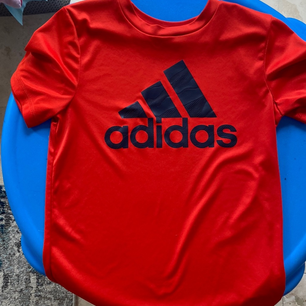 Boys ADIDAS TEE. Great condition. Size small, 8